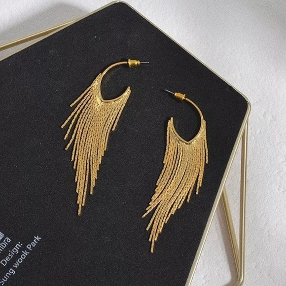 Gold multi tassels earrings - Picture 2 of 3